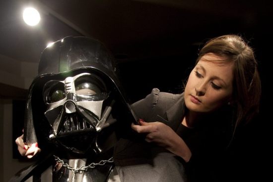 只要你有23萬英鎊，就可以把原版黑武士帶回家喔！