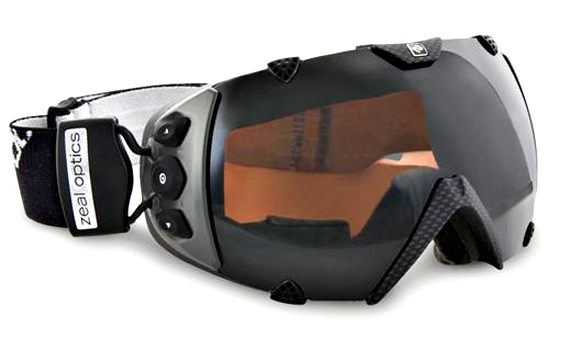 滑雪搞3C！內建GPS的滑雪面罩