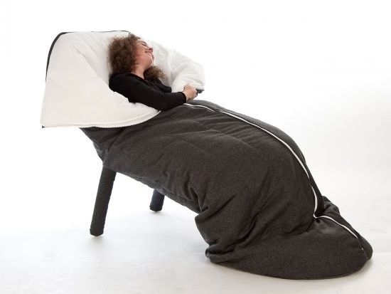 坐著坐著就可以安心睡的「睡袋躺椅」