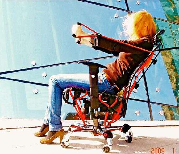 上班也可以邊健身的人體工學椅