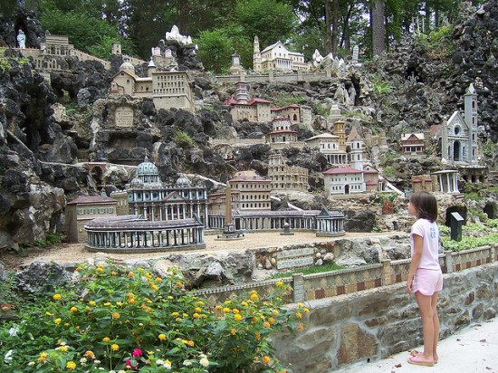 Ave Maria Grotto：基督教版的小人國樂園