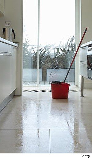 拖地比上健身房更有健身效果？！