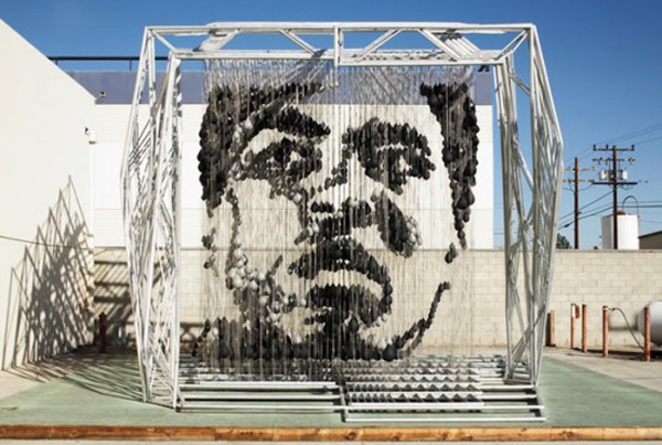 不用戴眼鏡就看得見3D的「拳王阿里立體畫像」