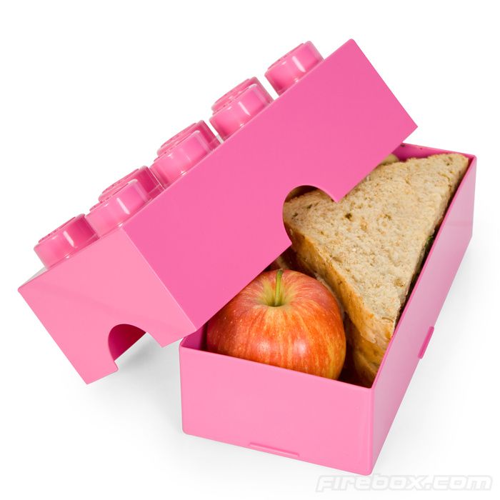 阿母～人家要用「樂高便當盒」帶便當才好吃呀！啾咪～