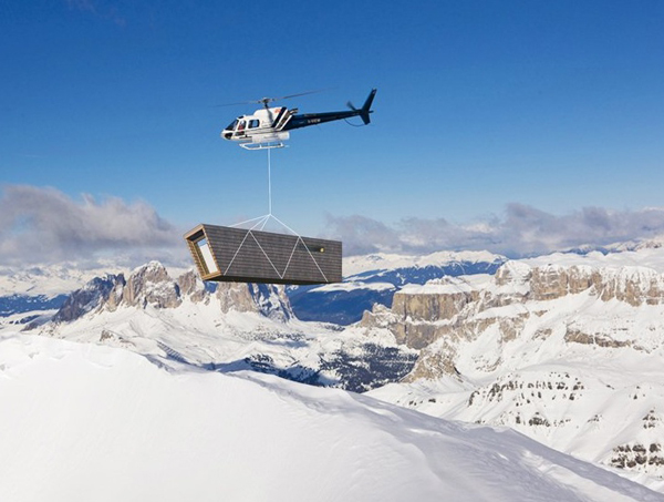 阿爾卑斯山上的太陽能移動避難所