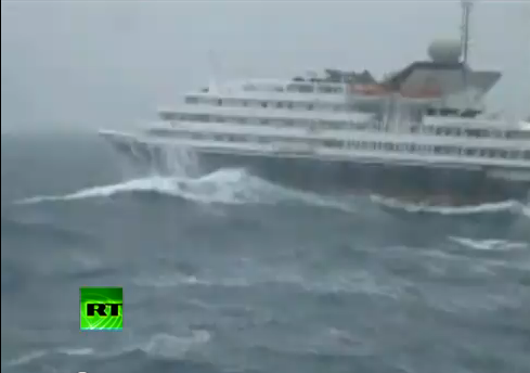 30呎巨浪！阿根廷郵輪海上驚魂記