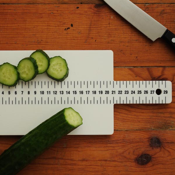 切長切短、錙銖必較的「量尺砧板」