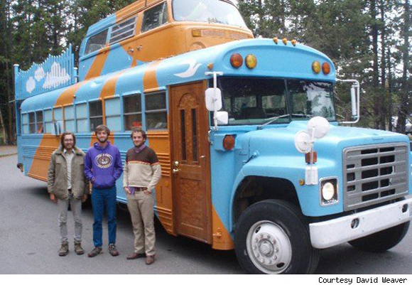 有些事做就對了！音樂家改裝學校巴士成RV校車