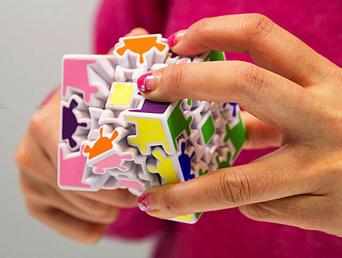 嫌魔術方塊太簡單，試試3D版的吧！