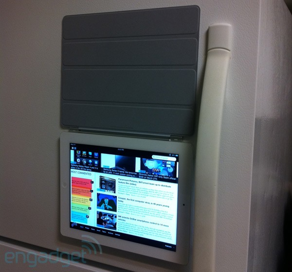 iPad 2妙用！史上最貴的冰箱磁鐵片「Smart Cover」