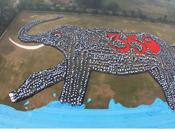 別讓外星人笑我們髒！天上都看得到的350 Earth環保藝術展