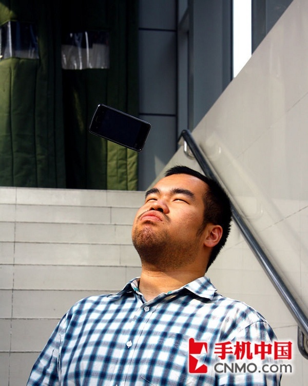 天朝不能輸～日本有「漂浮少女」，我們則有「浮空叔」！