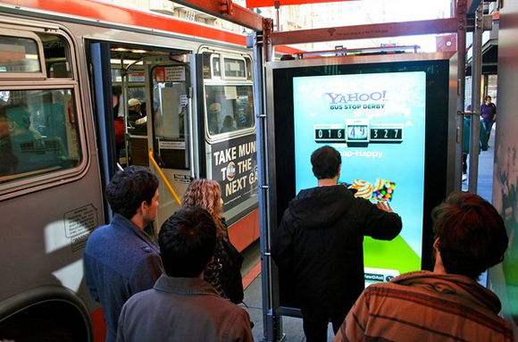 [廣告創意]雅虎在舊金山推出互動式公車廣告