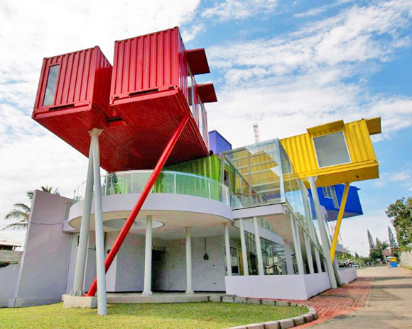 誰說不可能？！好色好有型的多用途貨櫃屋