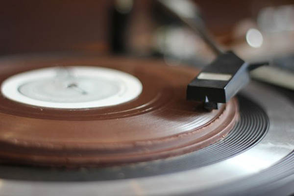 用聽的巧克力！英國樂團FOUND發行巧克力做的專輯