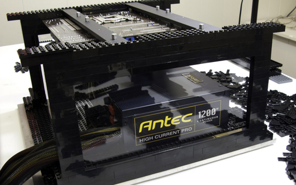 人生何處不樂高啊！宅氣全開的「樂高電腦」