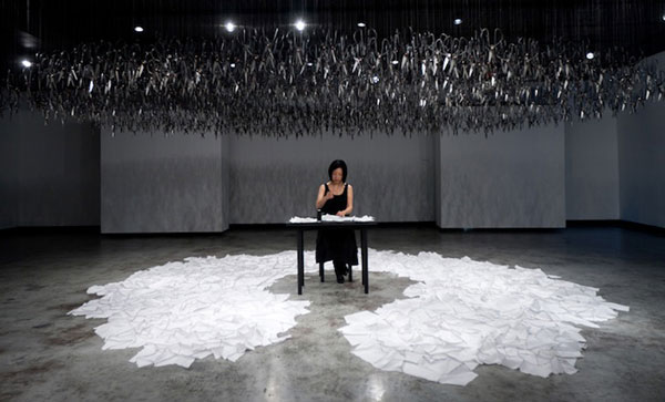 衝突的美感，一千五百把剪刀下的女人