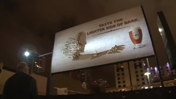 [廣告創意]大玩影子戲法的啤酒看板