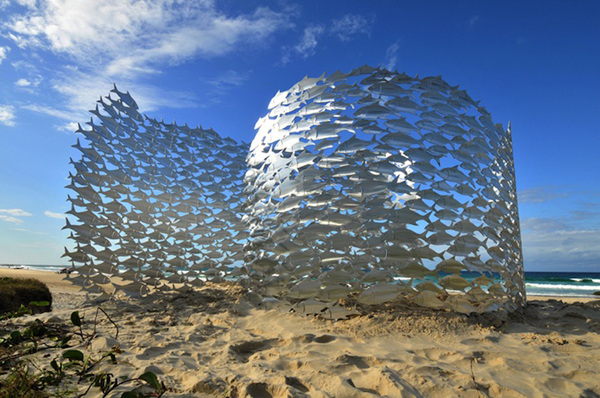 魚兒魚兒陸上游～閃閃動人的魚群雕塑