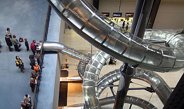 快又有效！用溜滑梯替代樓梯的紐約博物館