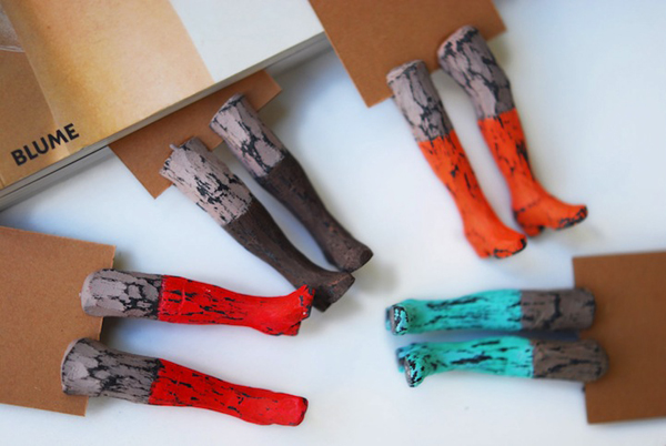 書念不完只好兩腳一伸的「小腿書籤」