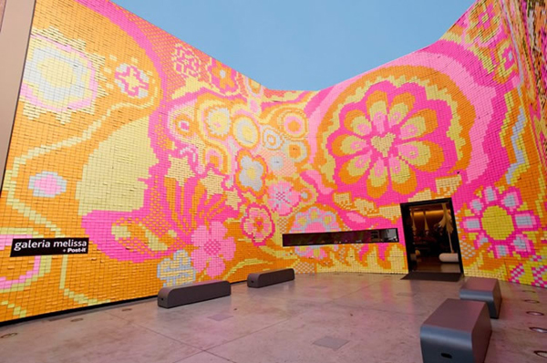 用350,000張便利貼拼出來的「Power of Love」