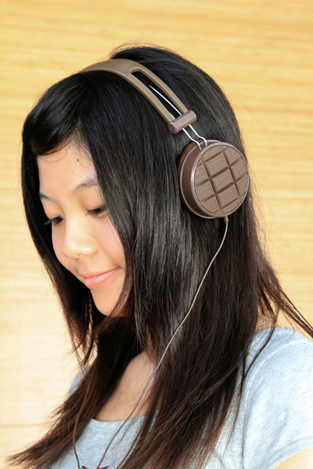 [贈獎活動]幸福甜蜜掛耳邊的巧克力耳機