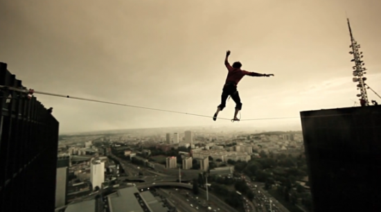 翻滾吧!有練過的叔叔～超驚險的高空行走 