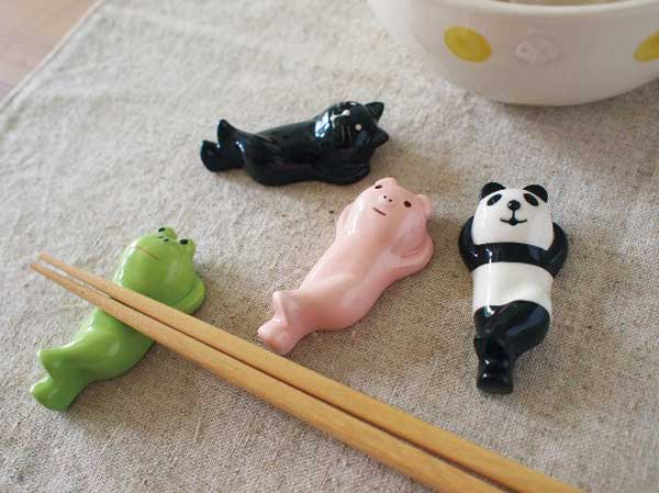 囂張又可愛的翹腳動物筷子架