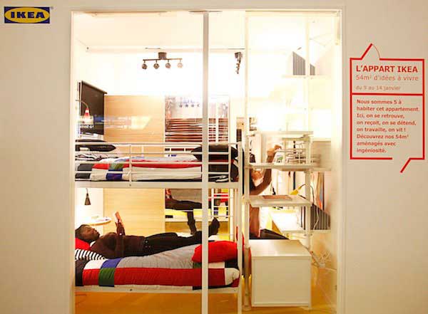 在巴黎地鐵當街友是幸福的，因為可以睡在IKEA公寓啊！(無誤)