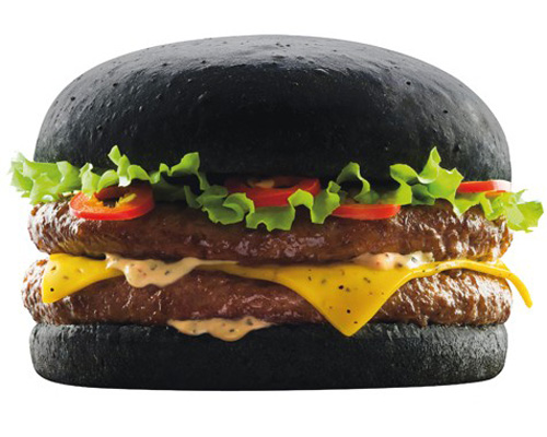 法國速食業者推出賣相堪慮的黑色漢堡
