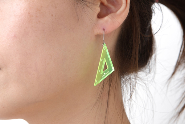 隔壁的，我可以跟你借支尺嗎？