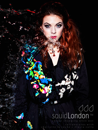 遇水則發？不，是遇水會變色的時尚雨衣