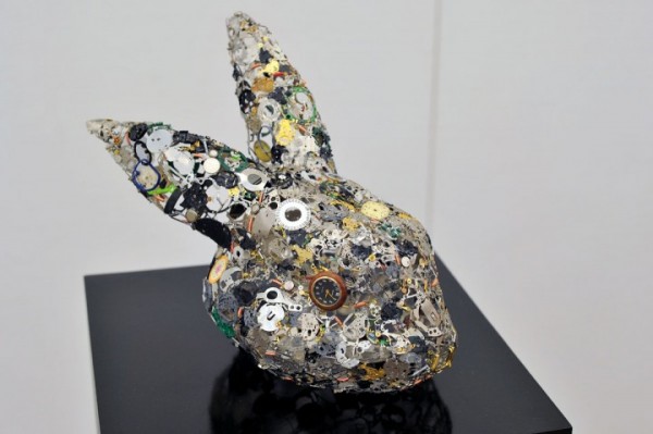 龜兔跟時間賽跑的手錶零件雕塑