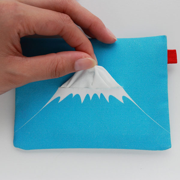 面紙能有多大？像富士山這麼大（無誤）