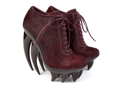 別惹我！獠牙高跟鞋 by Iris van Herpen