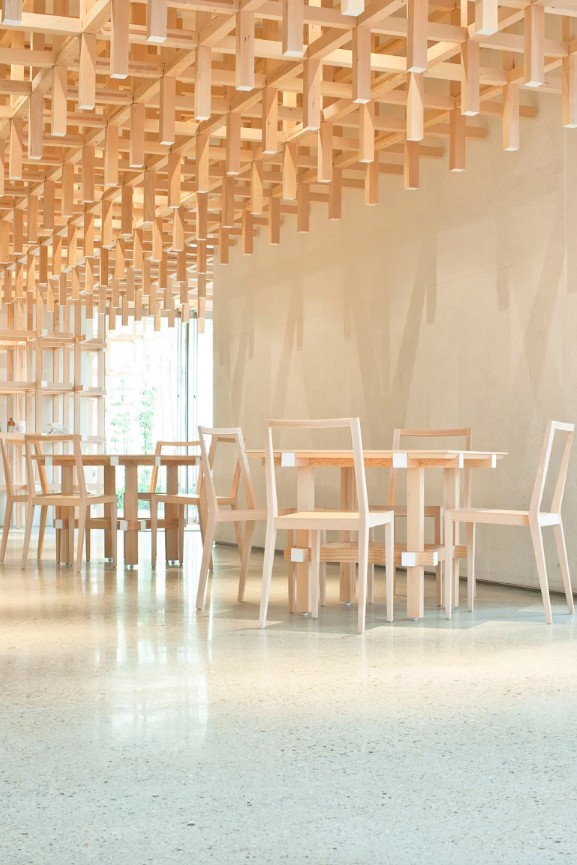 融入生活的優雅木質調！弱建築大師隈研吾與 TIME & STYLE 合作設計款傢具阿姆斯特丹展出中