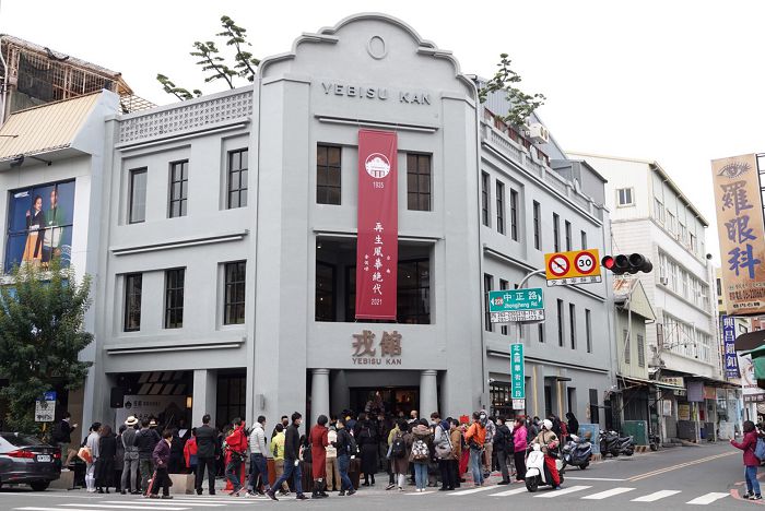 台南「戎舘」百年日式老戲院新生！懷舊海報、售票亭等耗時2年復刻重建