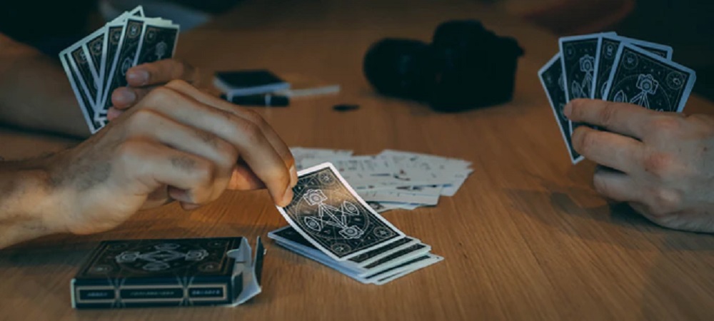 國王、皇后都拿相機！德國「攝影人撲克牌」專為攝影迷打造的設計卡牌