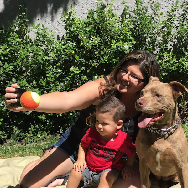 Pooch Selfie 讓狗狗乖聽話的自拍神器！
