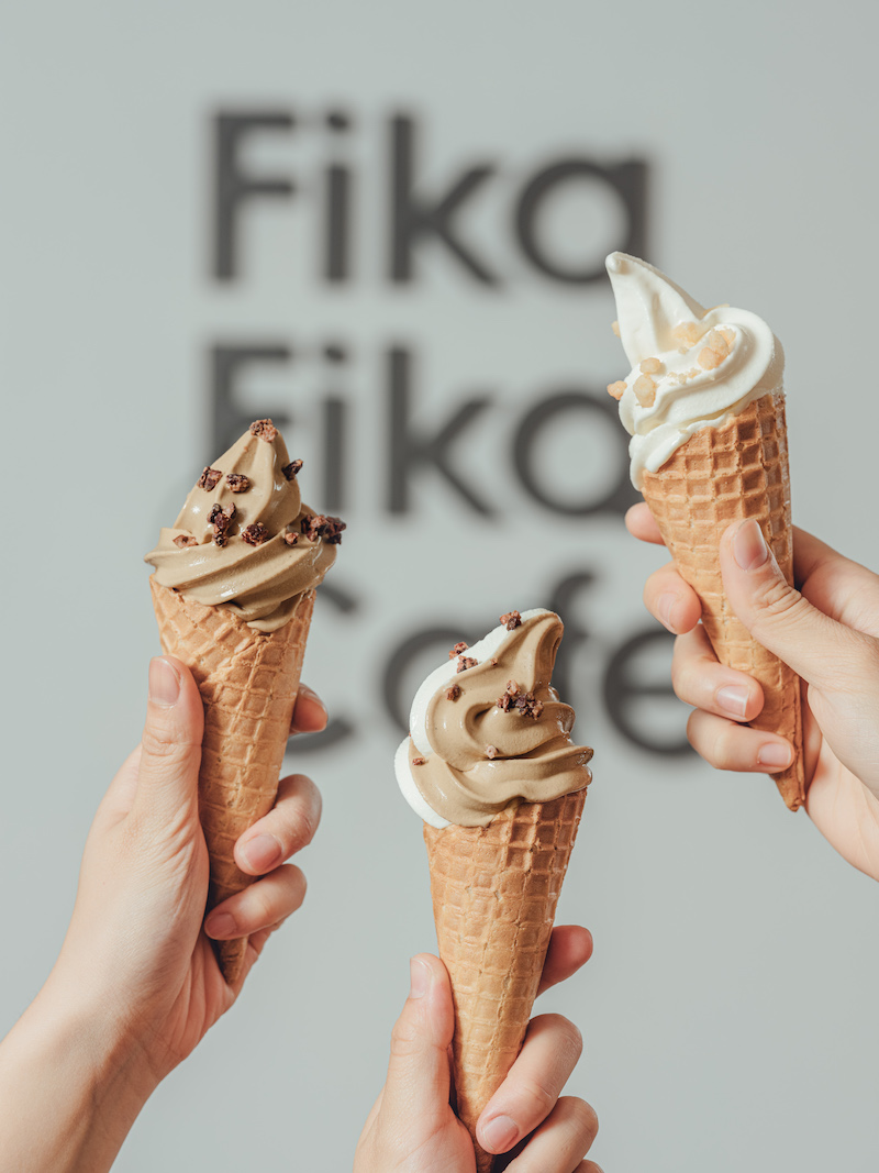 亞洲 50 間最佳咖啡店 Fika Fika 進駐遠百信義！純白簡約劇場式空間跨界出擊，拿鐵霜淇淋、威士忌咖啡上菜單