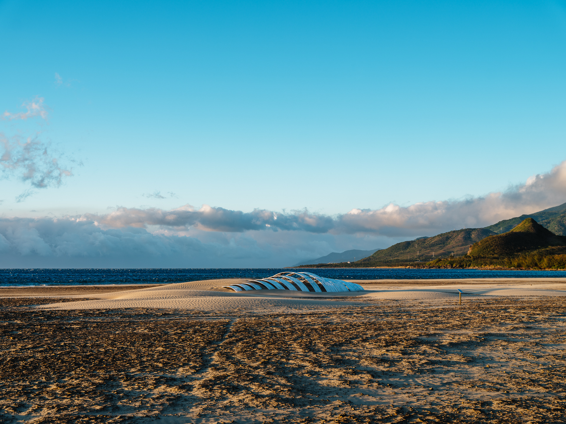 屏東「2023落山風藝術季」作品亮點!療癒阿Q裝置、破風者號等17位藝術家創作