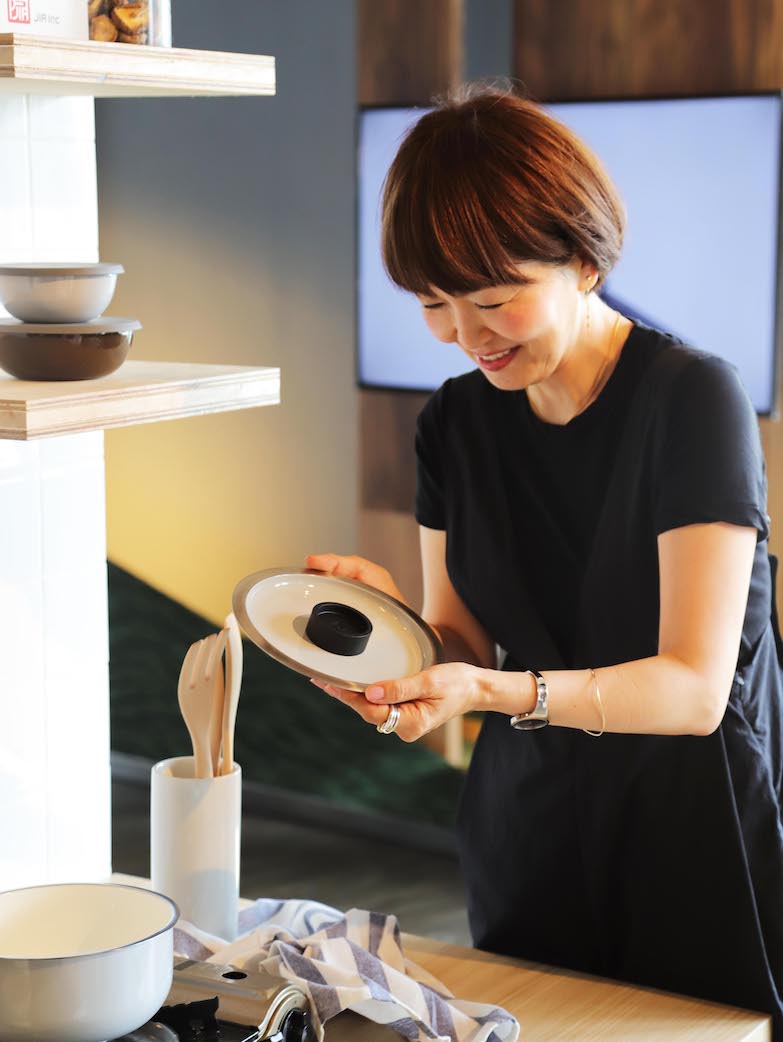 一器呵成！居家設計品牌 JIA 品家家品 x 日本設計大師柴田文江聯名合作新品－【虹彩鋼 賞味】系列新上市