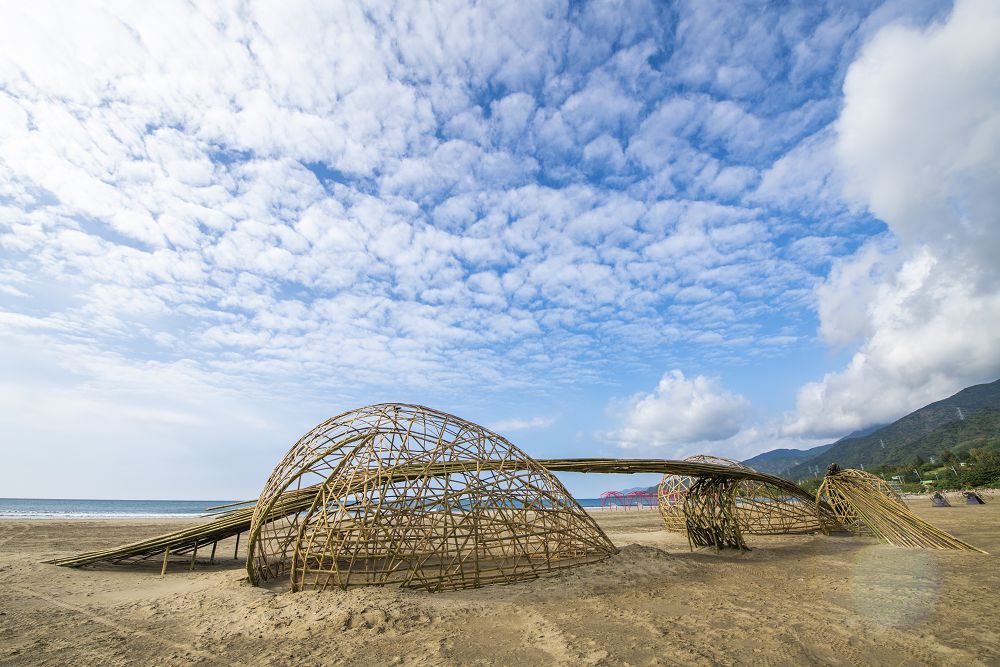 屏東看海美術館！「2020落山風藝術季」34組作品亮相海口小鎮