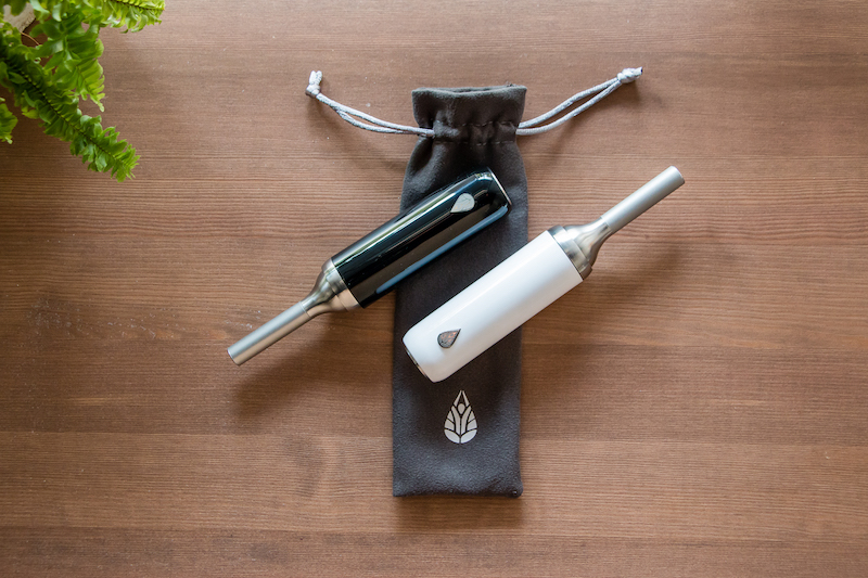 新時代茶派雅痞的必備茶器「初芳宇磁吸沏茶筆」！兼具直立收納、磁吸密合與攜帶便利性的簡約系質感配件