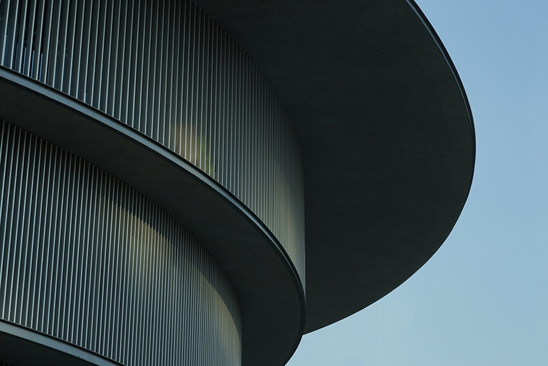 安藤忠雄又一新作!廣東「和美術館」以「圓」為主題,清水模雙螺旋階梯超吸睛