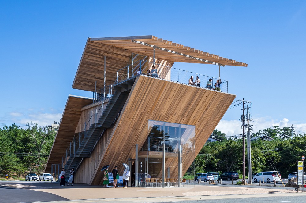 鳥取砂丘「Takahama Cafe高濱咖啡廳」！隈研吾打造俯瞰砂丘美景的觀景咖啡廳