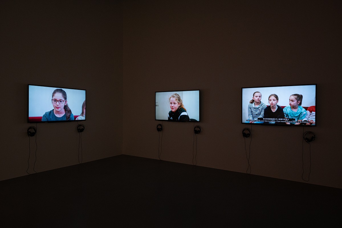 塩田千春《顫動的靈魂》北美館展覽亮點！集結黑紅織網裝置、繪畫等25年生涯創作