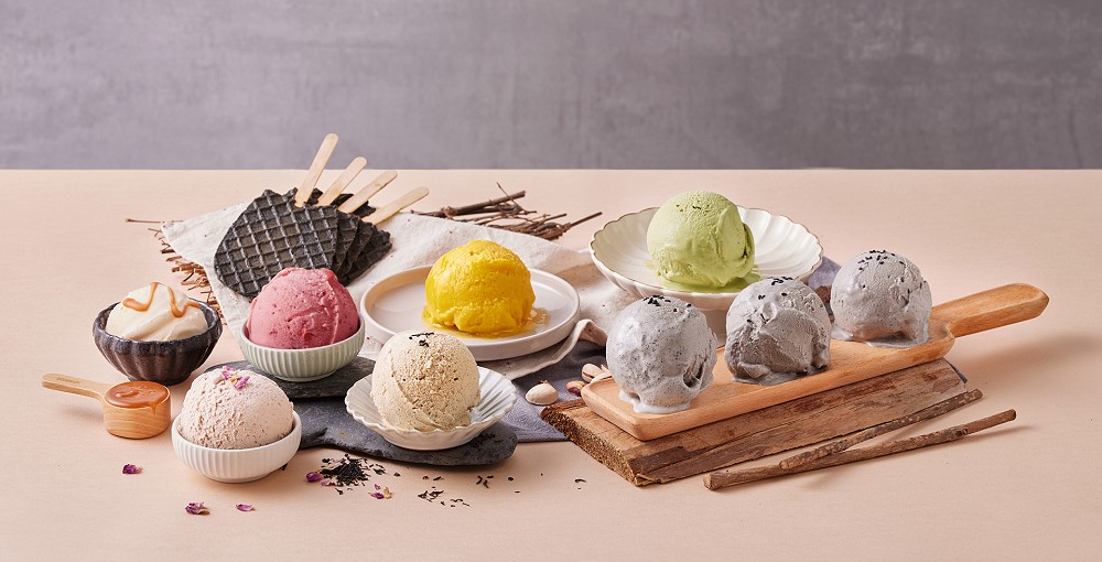 台南「南埕衖事」特色冰淇淋店！藤本壯介轉化台南巷弄成白色迷宮「衖 Lòng Stairs」