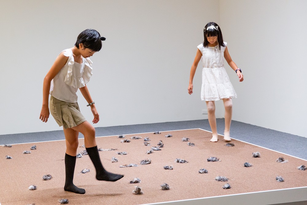 北美館兒藝中心《加加減減—和身體玩遊戲》！巨人澡堂、舞動雕塑等8組藝術家創作